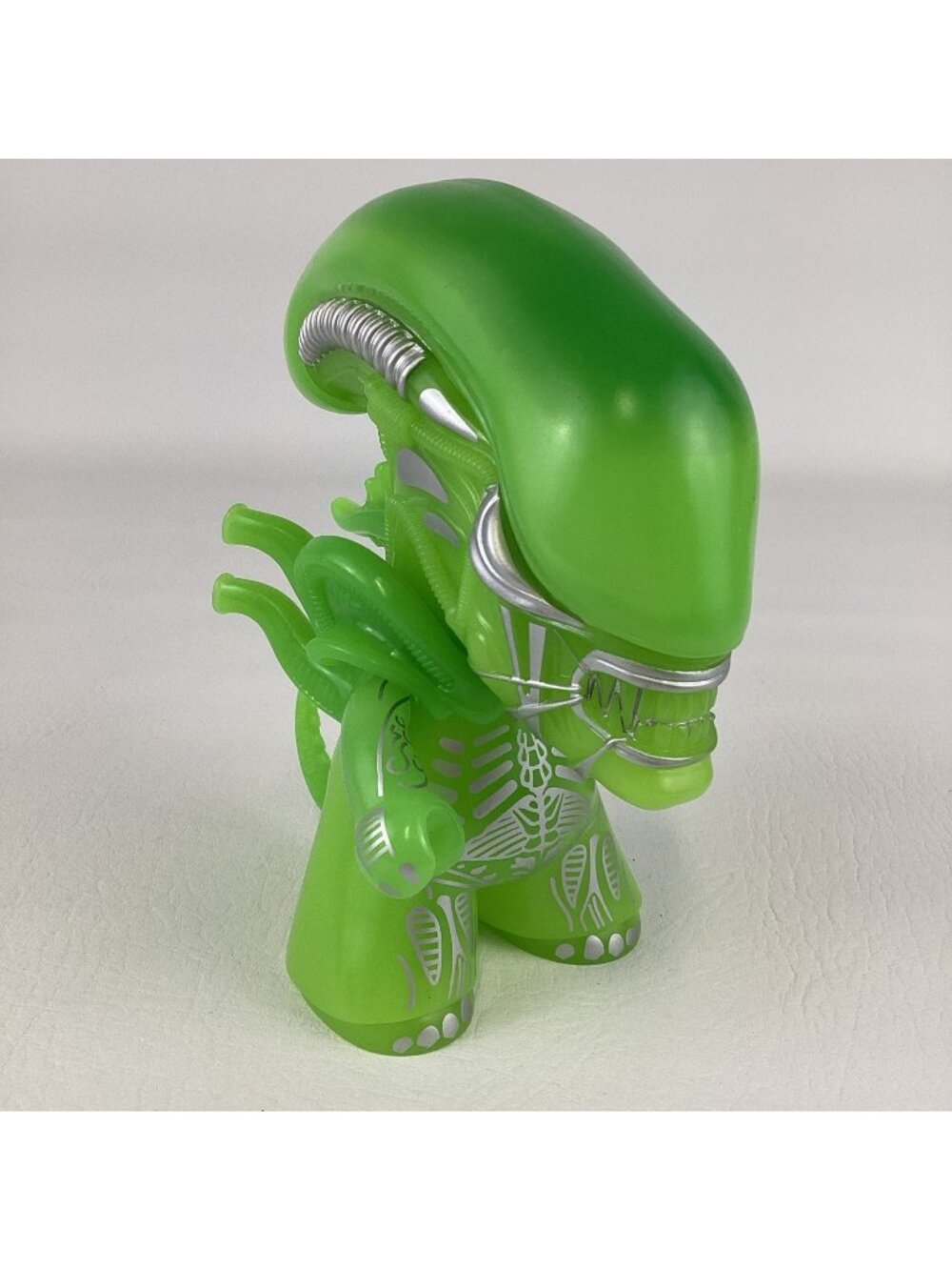 Loot Crate Aliens 30th Anniversary Titans Vinyl Figure Glow In Dark Xenomorph